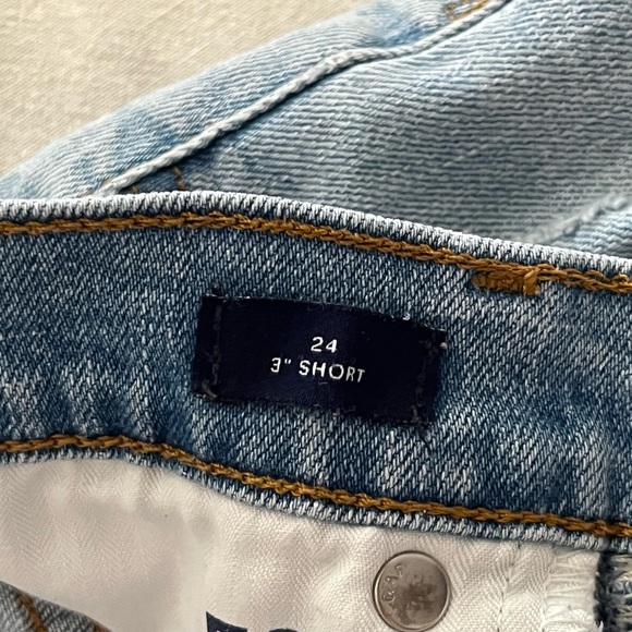 gap, 90s, mid waisted shorts decent condition, no signs of imperfections - Picture 4 of 4